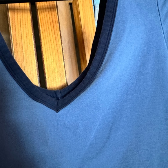 Blue crop top - Picture 2 of 3